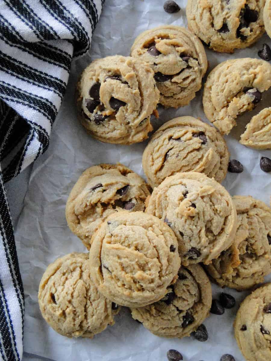 Homemade Peanut Butter Chocolate Chip Cookies: Tips & Storage